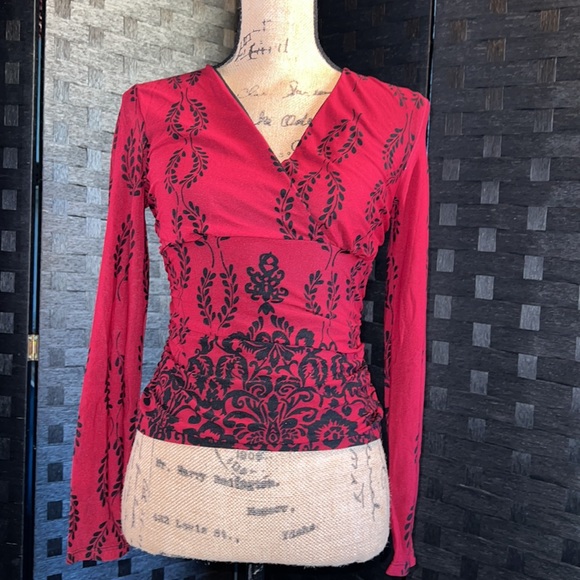 Susan Lawrence Tops - Susan Lawrence Red And Black 9s Y2K.